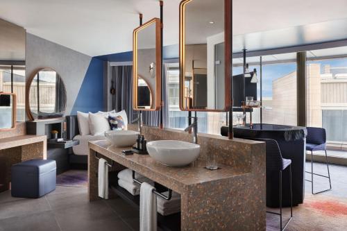 King Studio Suite
