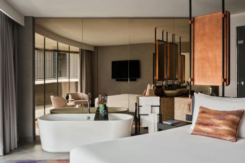 Deluxe King Suite