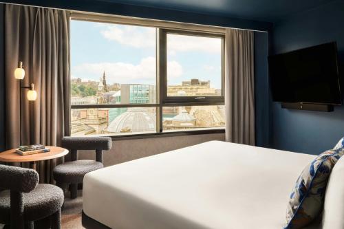 Superior King Room with Castle View