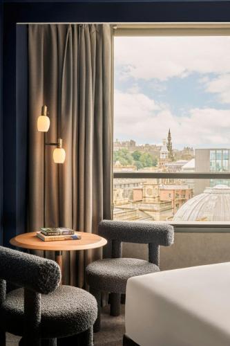 Superior King Room with Castle View