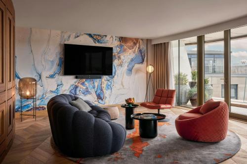 W Suite with City View