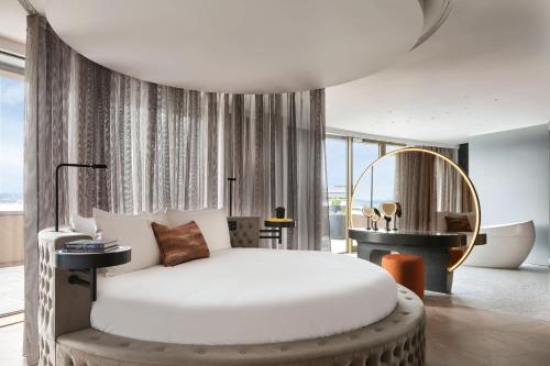 Penthouse with City View