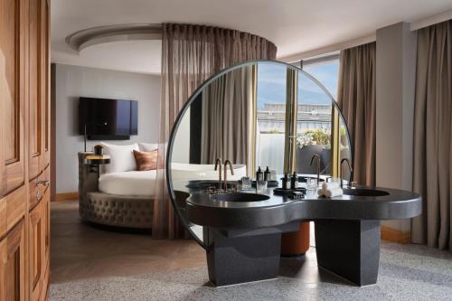 Penthouse with City View