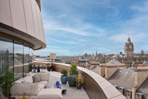 Penthouse with City View