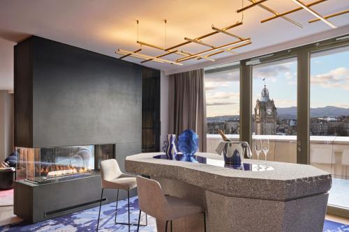 Penthouse with City View