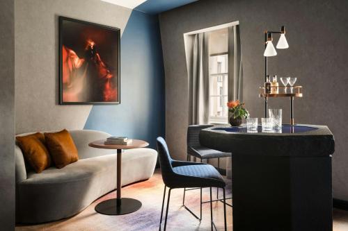 James Craig Deluxe Twin Suite