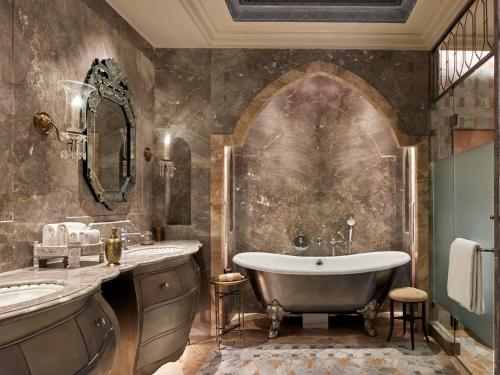 Landmark Room with Plunge Pool : INR 3,000 hotel credit on F&B once during the stay.