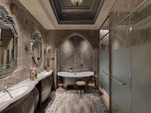 Landmark Room with Plunge Pool : INR 3,000 hotel credit on F&B once during the stay.