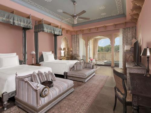 Landmark Room with Twin Bed: INR 3,000 hotel credit on F&B once during the stay.