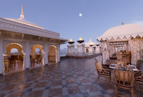Landmark Room with Twin Bed: INR 3,000 hotel credit on F&B once during the stay.