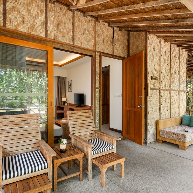 Deluxe Garden Bungalow 1 King