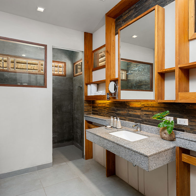 Deluxe Garden Bungalow 1 King