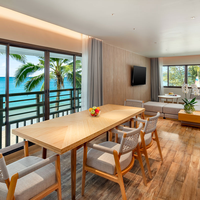 Ocean Front Balcony 1 King Bed