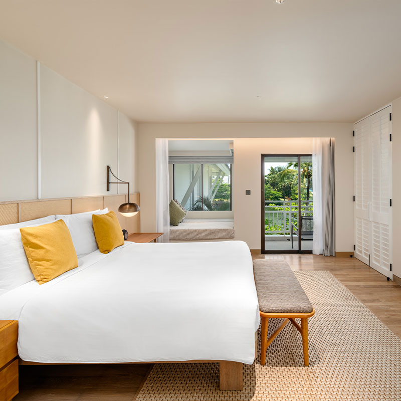 Club Ocean Front 1 King Bed