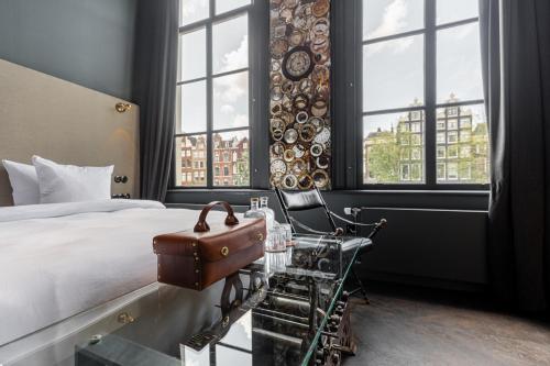 Double Room with canal view: The Clockmaker