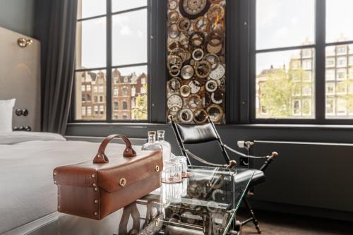 Double Room with canal view: The Clockmaker