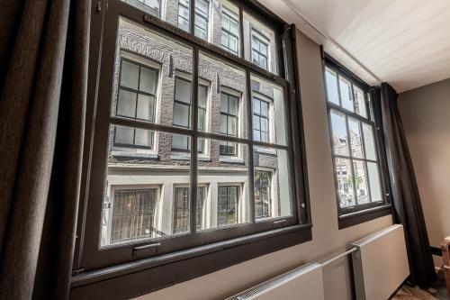 Double Room: The Woodworker