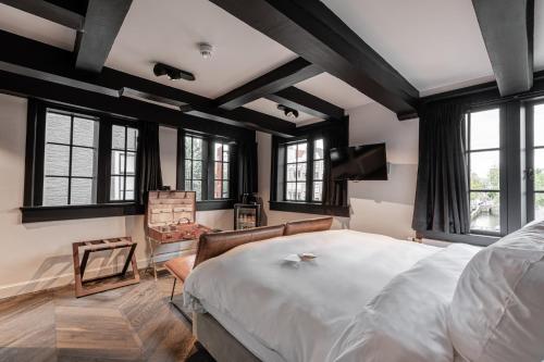 Double Room with canal view:  The Tanner