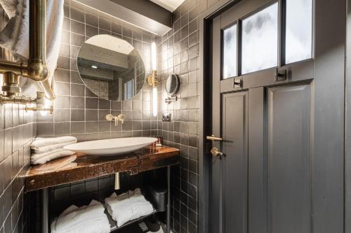 Double Room with canal view:  The Tanner