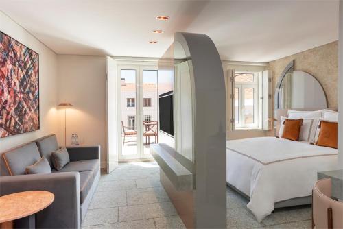 King Suite with Terrace and Cloister View