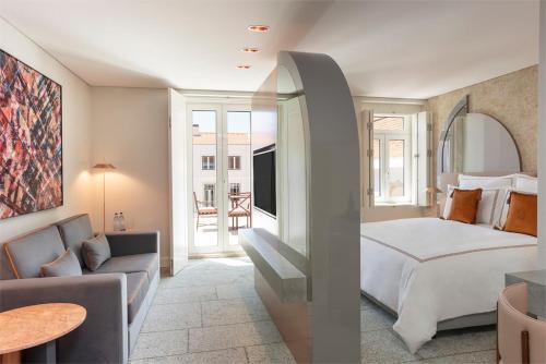 King Suite with Terrace and Cloister View