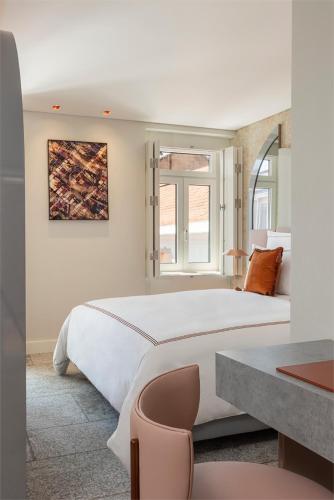 King Suite with Terrace and Cloister View