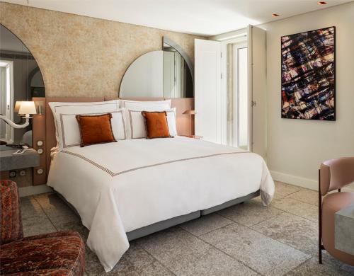 Premium King with Terrace and Cloister View