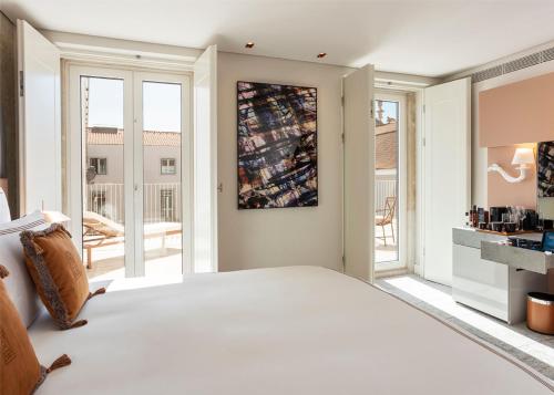 Premium King with Terrace and Cloister View