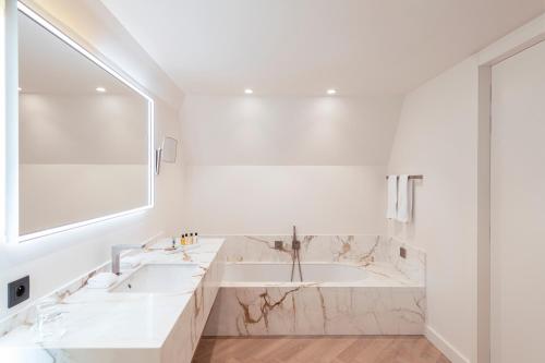 Pavilion Junior Suite