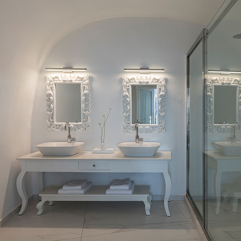 Executive Suite with Cave Pool 