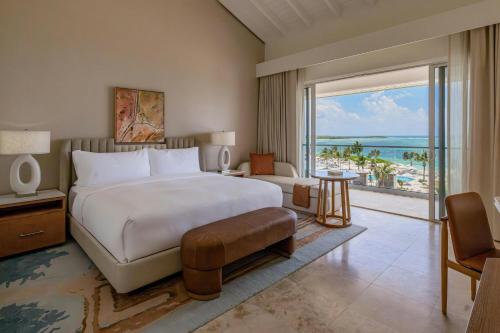 Grand Deluxe King Room with Oceanfront - High Floor