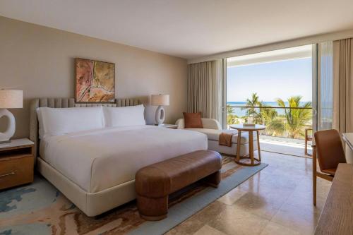 Deluxe King Room with Oceanfront