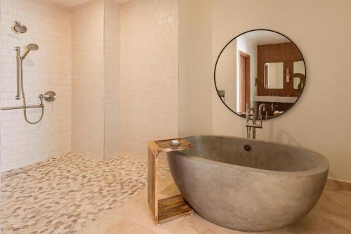 Premier's Penthouse Suite with Oceanfront