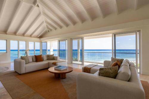 Premier's Penthouse Suite with Oceanfront