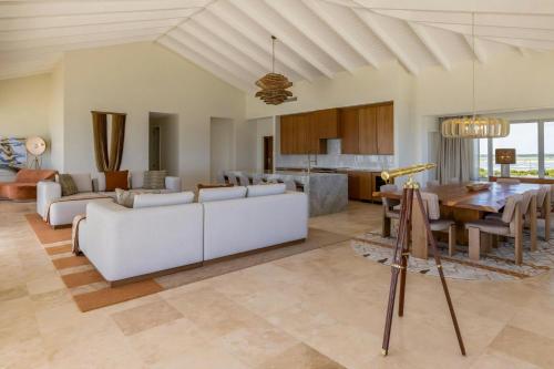 Premier's Penthouse Suite with Oceanfront