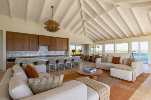 Premier's Penthouse Suite with Oceanfront