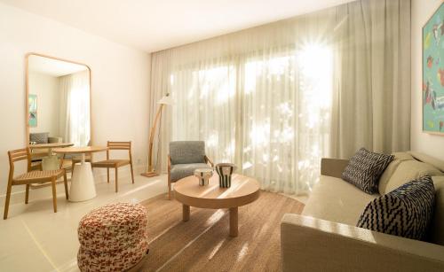 Studio King Suite with Balcony and Sofa Bed - Accessible