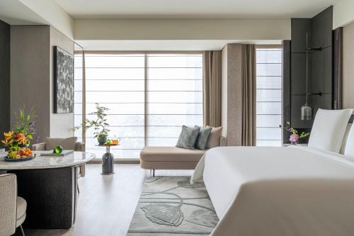 Deluxe King Room with City View