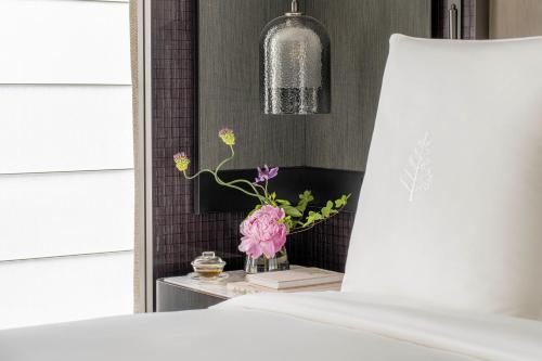 Deluxe King Room with City View