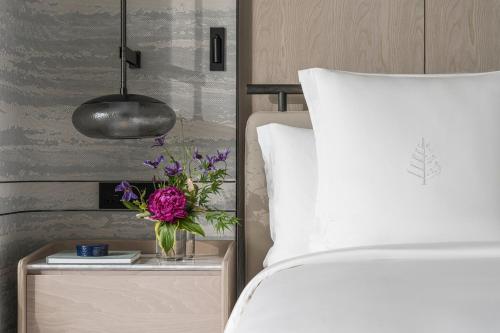 Deluxe King Room with Canal View 