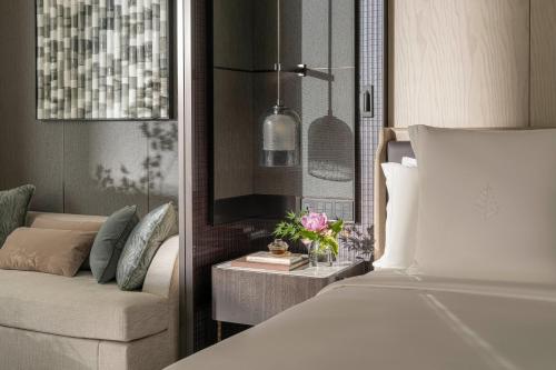 Premier King Room with City View