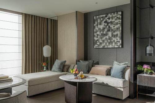 Premier King Room with City View