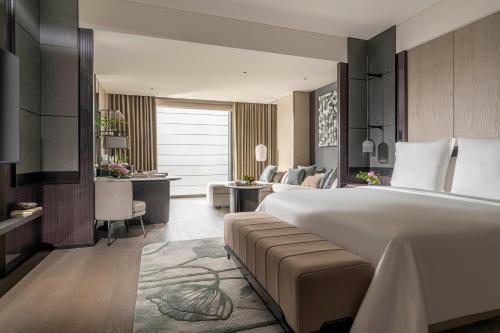 Premier King Room with Grand City View 
