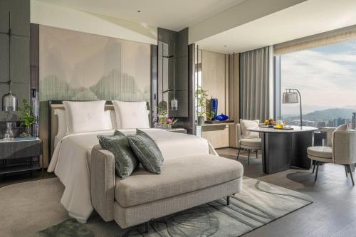 Panoramic Executive Suite