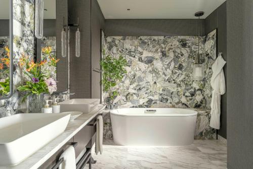 Panoramic Executive Suite