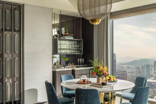 Panoramic Executive Suite