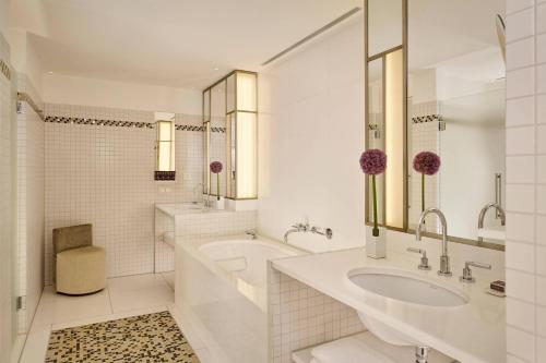 Signature King Suite