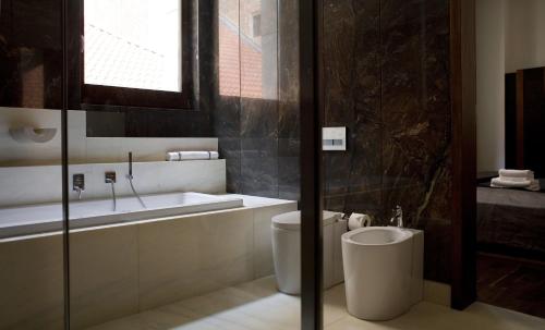 Deluxe Suite (2 Adults)