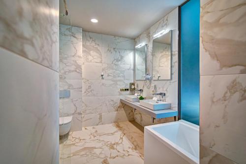 Deluxe Double Room with Bath