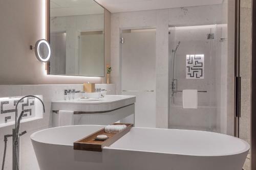 Grand Deluxe King Room with Partial Sea View, KYMA beach access, Signature St. Regis Butler Service